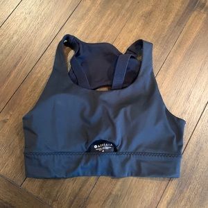 Athleta sports bra w/cut out and straps
